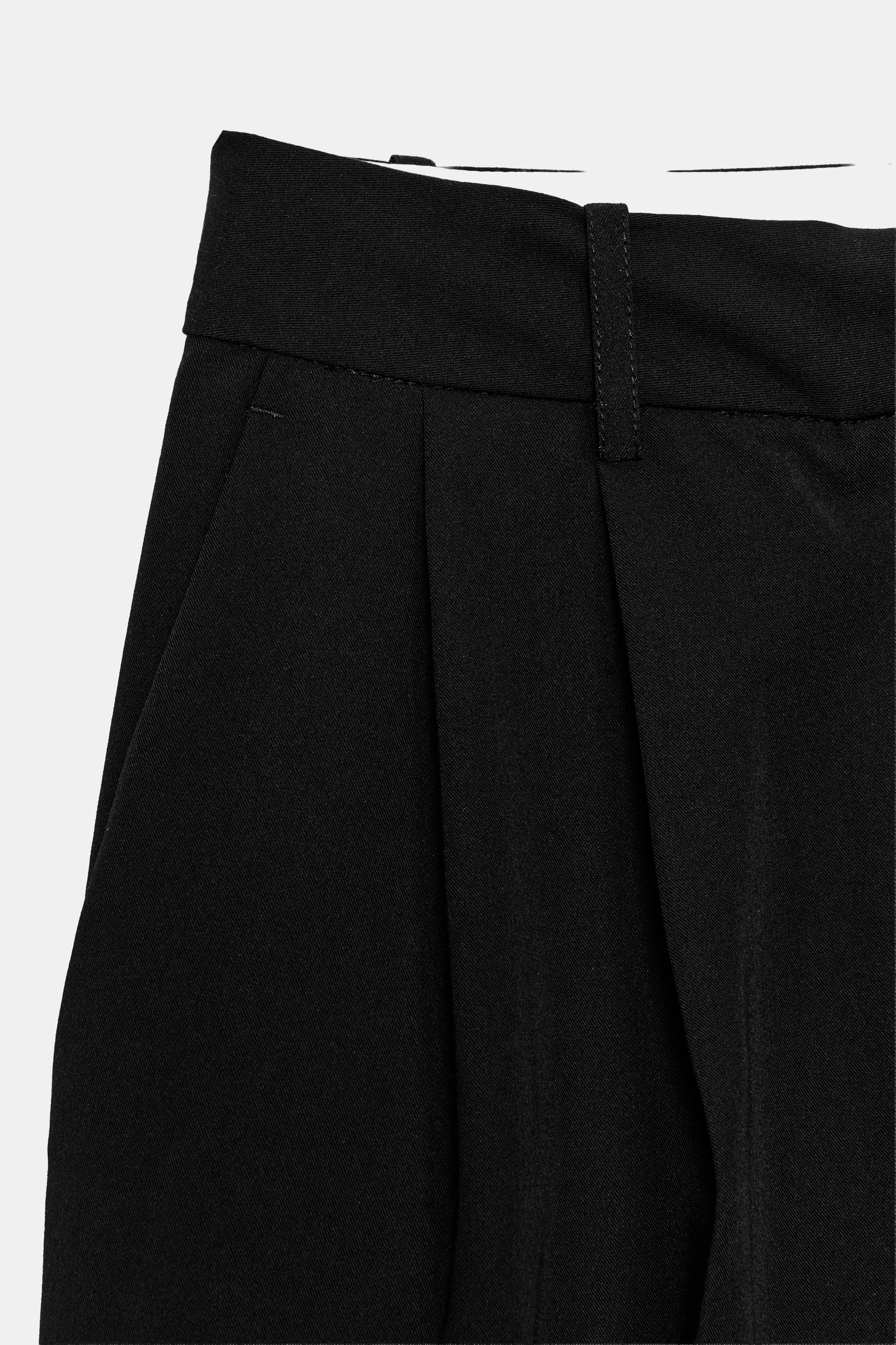 LONG PLEATED BERMUDA SHORTS